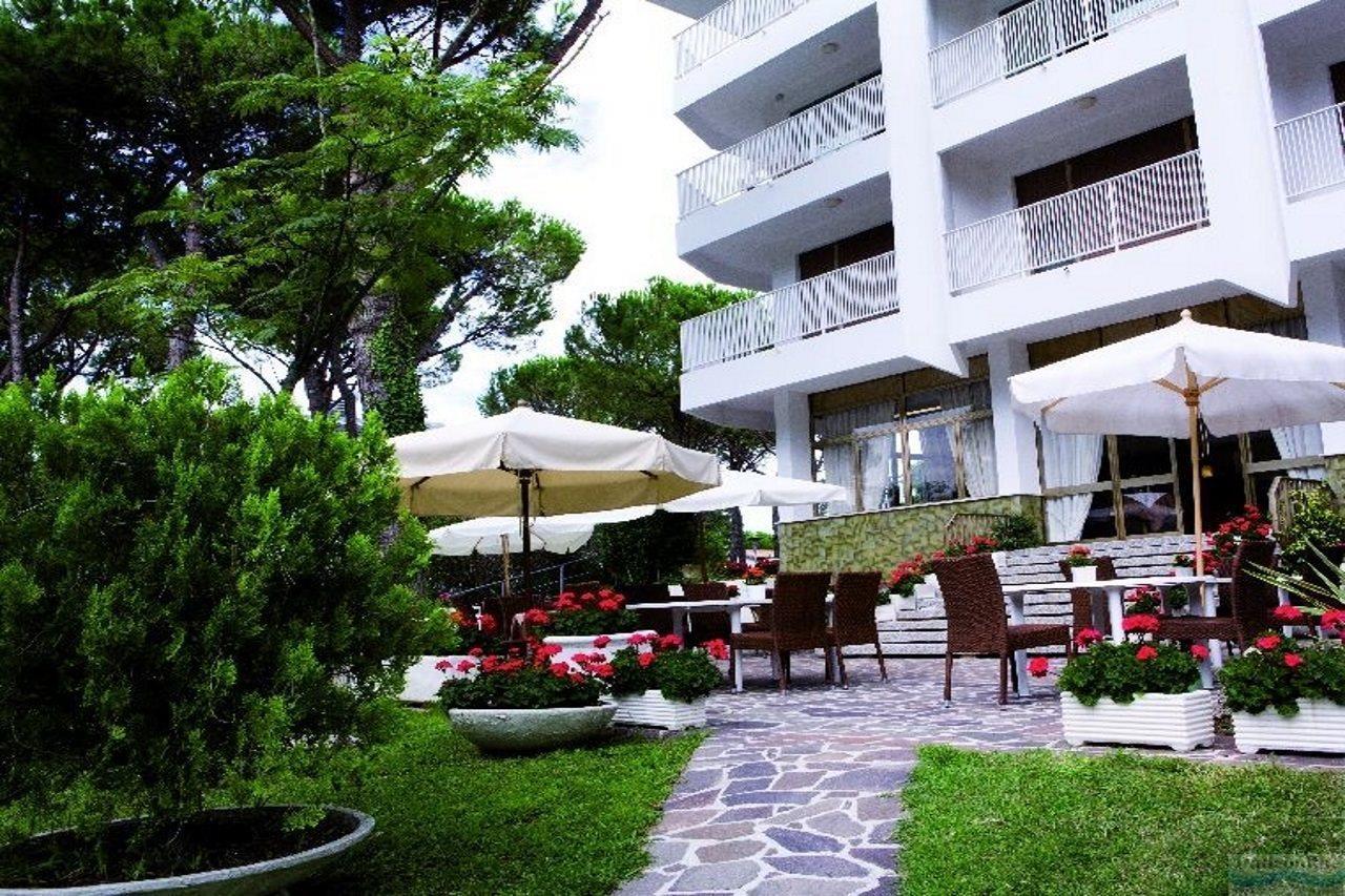 Hotel President Lignano Sabbiadoro Exterior photo